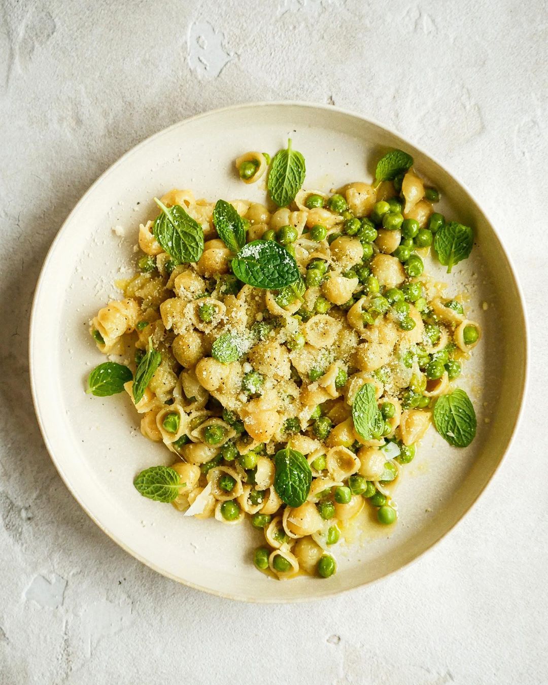 One Pot Cheesy Pea Pasta | Bertolli Olive Oil